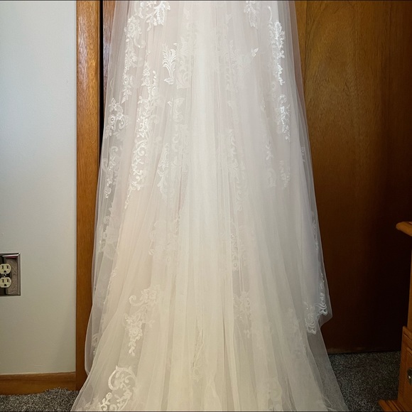 A brand new  ivory blush withoverlay Stella York wedding dress size 14 - Picture 8 of 12